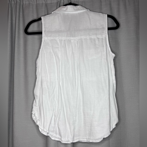 So Kohl’s Brand Size M White Button-Down Sleeveless Blouse - Picture 2 of 4